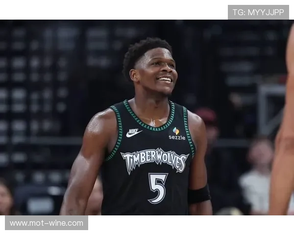 爱德华兹复出状态低迷半场仅得5分2助攻表现令人失望